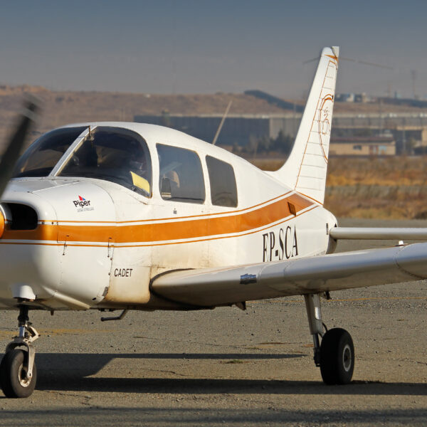 06 600x600 - بررسی شرایط سنی برای پیگیری آموزش خلبانی دانشجویی