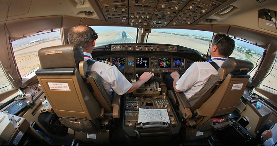 حضور دو خلبان در پروازهای تجاری | آموزشگاه پارسیس