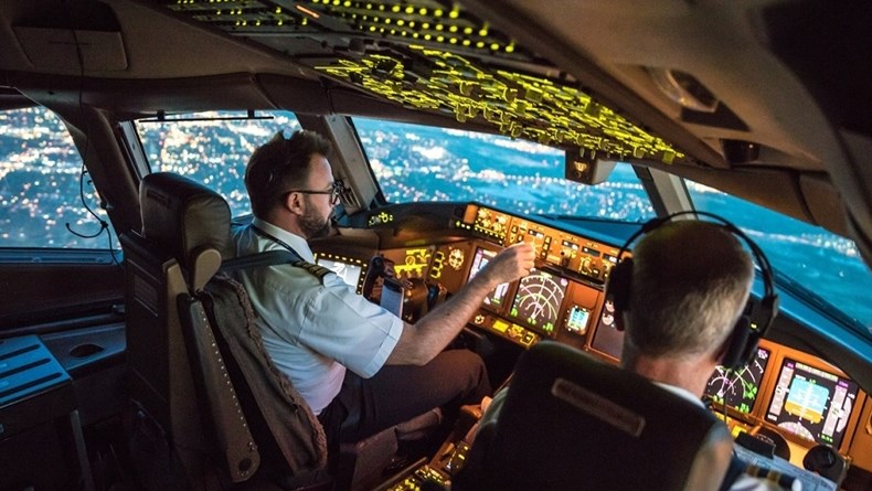 10 OF THE BEST THINGS ABOUT BEING AN AIRLINE PILOT - پرسش و پاسخ هایی پیرامون خلبانی در آلمان